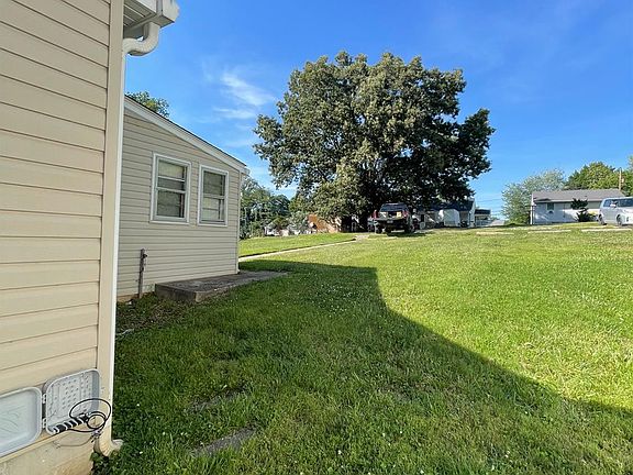 3rd image of 207 College Dr