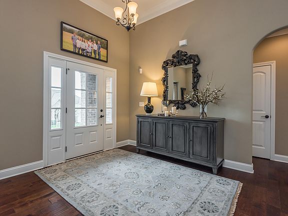 3rd image of 304 Maclaren Way
