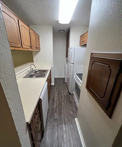 201 W Spence St #8-A — Photo 3