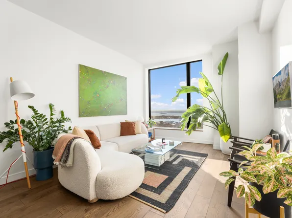 11 Hoyt Street image 1 of 21