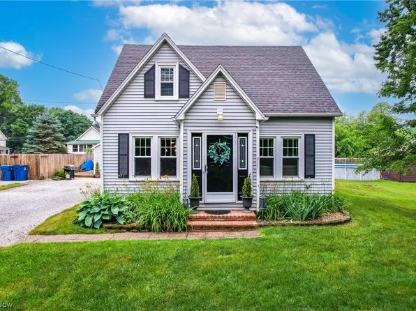 211 Erie Ave, Hartville, OH 44632