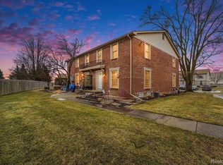 35389 Tall Oaks Dr, Sterling Heights, MI 48312