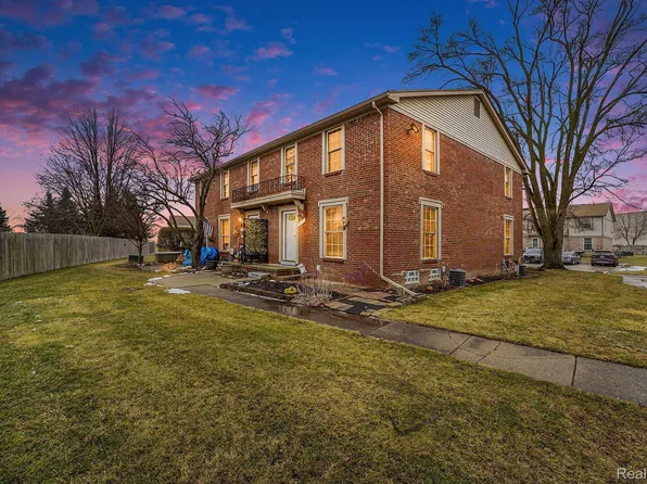 35389 Tall Oaks Dr, Sterling Heights, MI 48312