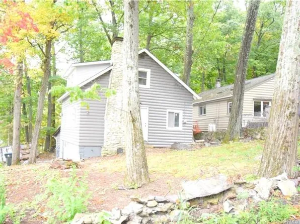 7 Wildwood Dr, Greenwood Lake, NY 10925