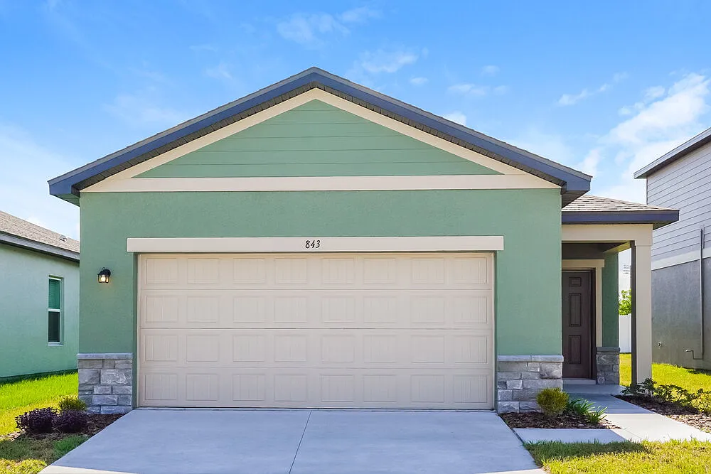 3 bed, 2.0 bath, 1412 sqft, $2,120 — Photo 1