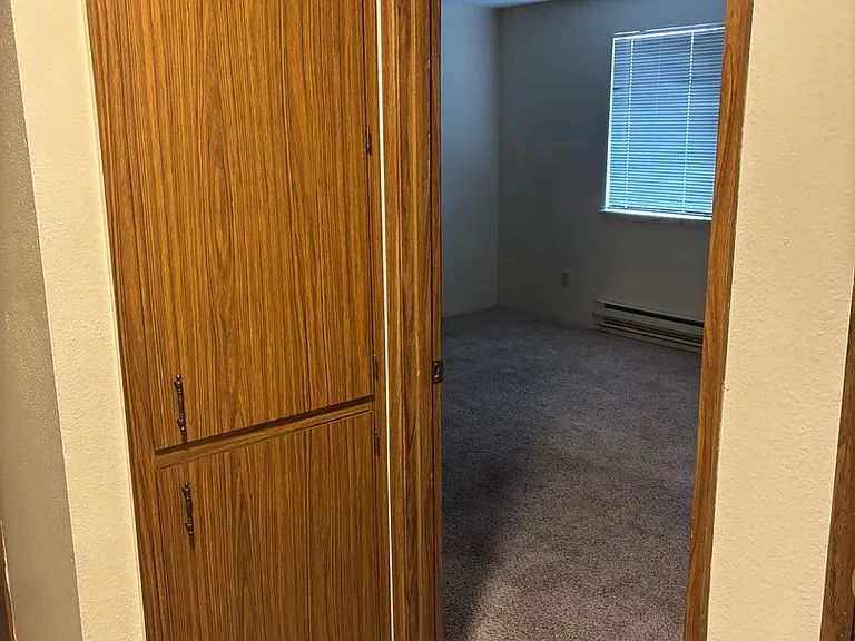 1 Bedroom 1 Bathroom at Hollywood Park Apartments — Photo 3