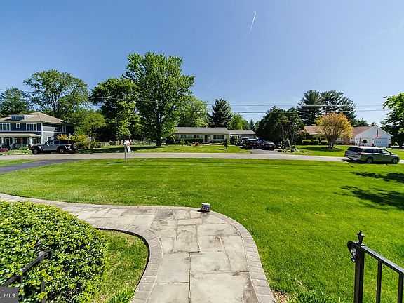 4th image of 7229 Burroughs Ln