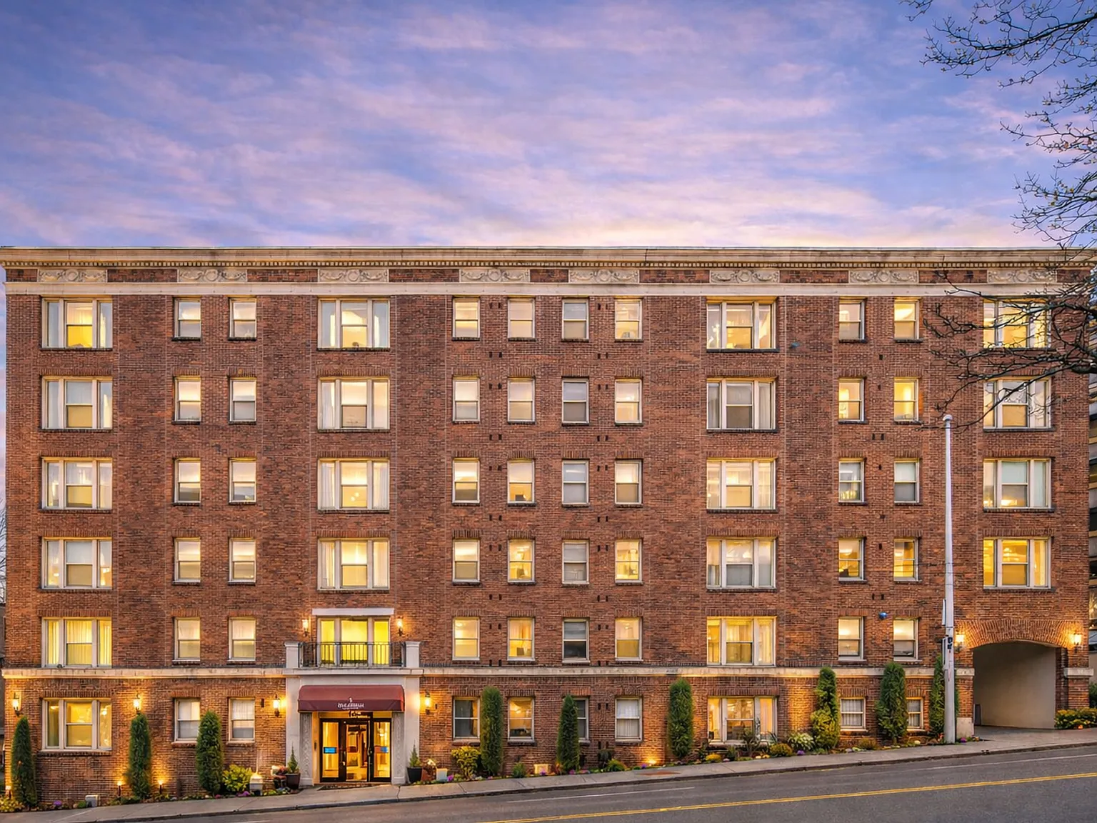 Historic First Hill studios & 1-bedrooms with skyline views steps from Capitol Hill — Photo 1