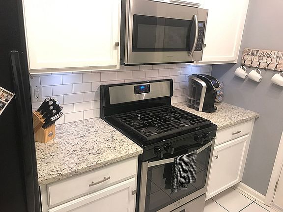 4th image of 163 Oak Green Dr