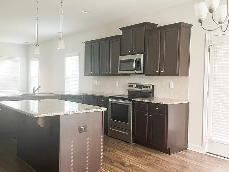 351 Springhaven Dr — Photo 4