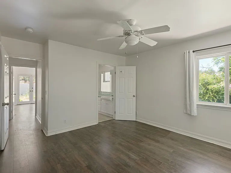 22100 Tiara St — Photo 33