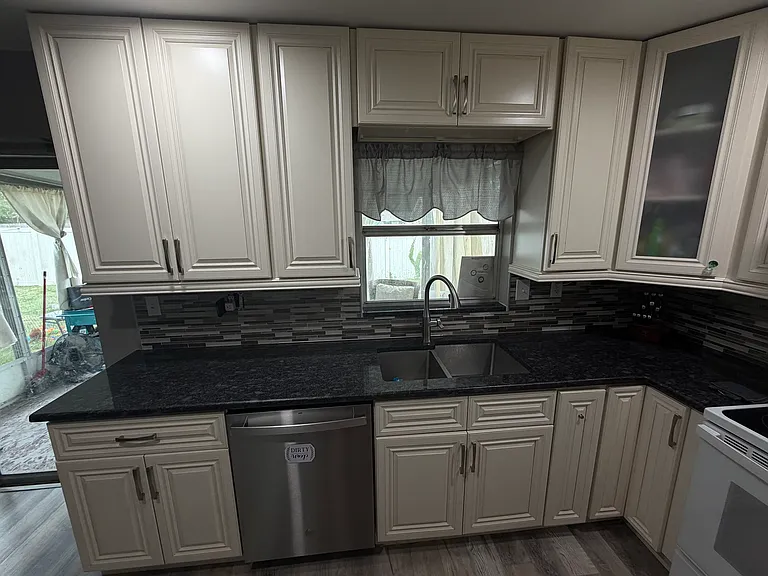 819 Pebblewood Dr — Photo 11