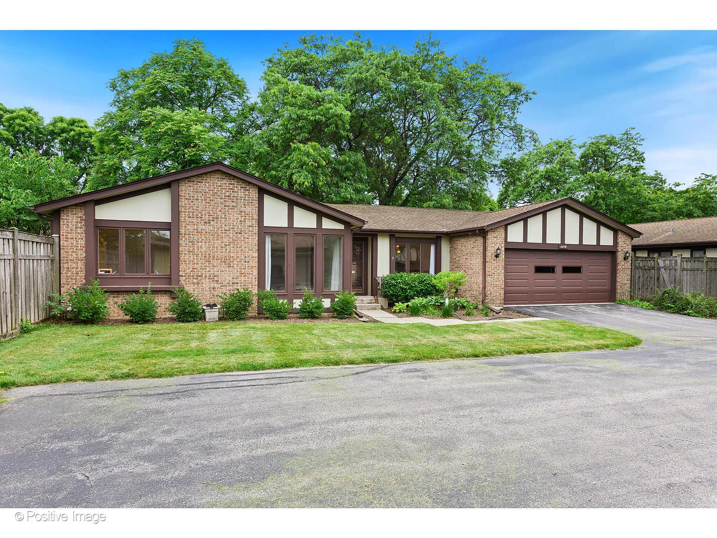 1409 Estate Ln photo 1