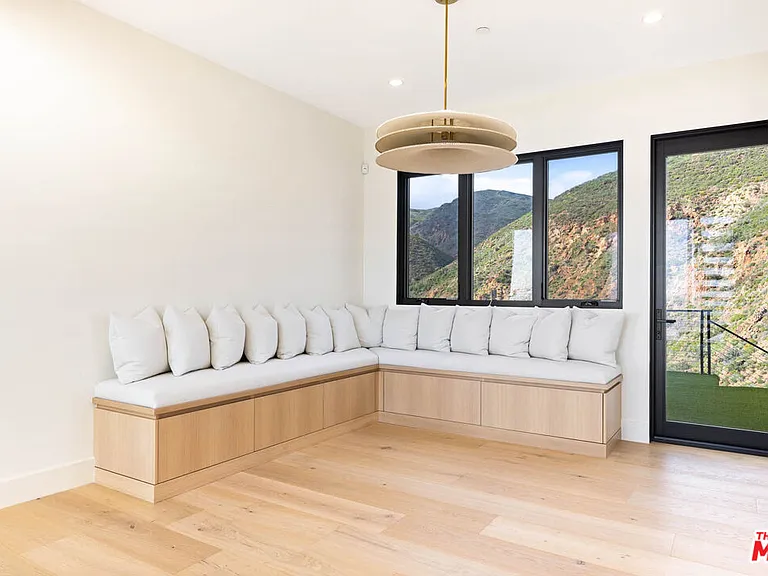 5366 Horizon Dr — Photo 7