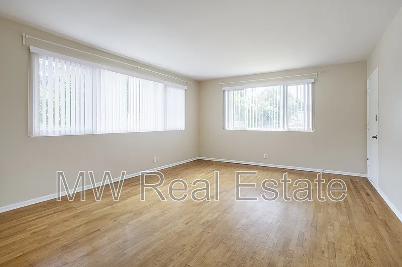 1 bed, 1.0 bath, 900 sqft, $2,600 — Photo 3