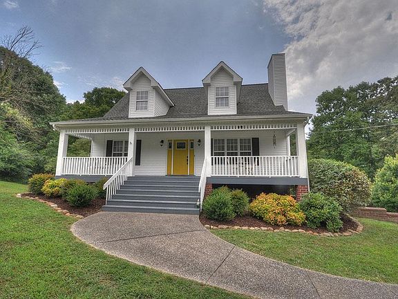 2nd image of 1004 Lakeside Ct