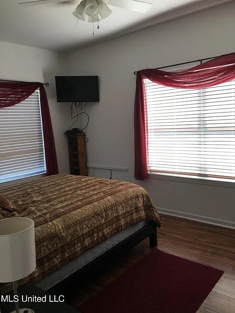 153 Markham Drive - B — Photo 4