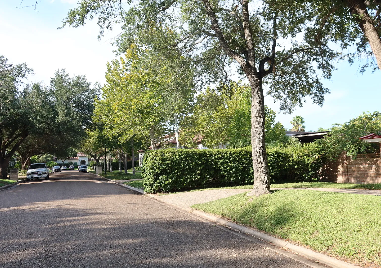 5 bed, 11760 sqft, $4,000 — Photo 2