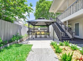 1638 Plunkett St, Hollywood, FL