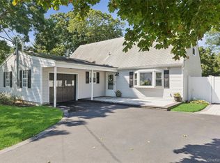 26 Avenue D, Holbrook, NY 11741