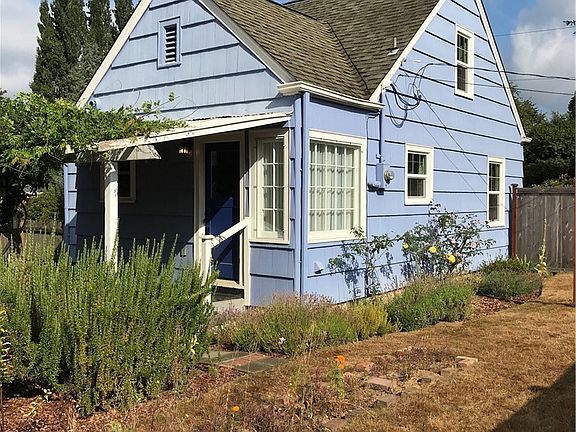 4th image of 1727 Thurston Ave NE