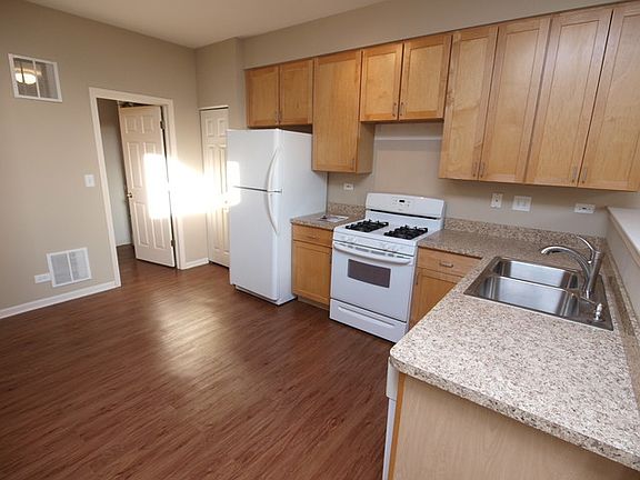 3rd image of 3103 Clearwater Dr #0