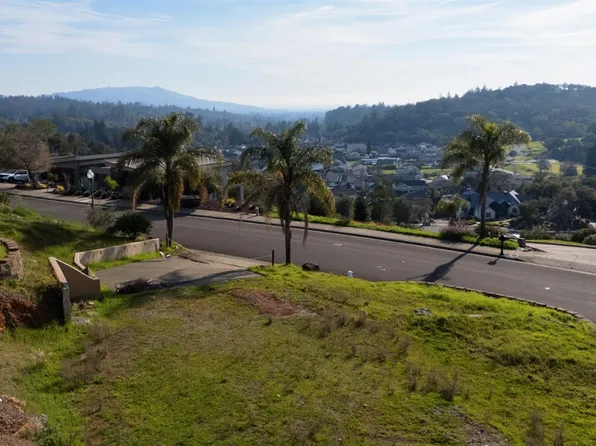 3639 Crown Hill Drive, Santa Rosa, CA 95404