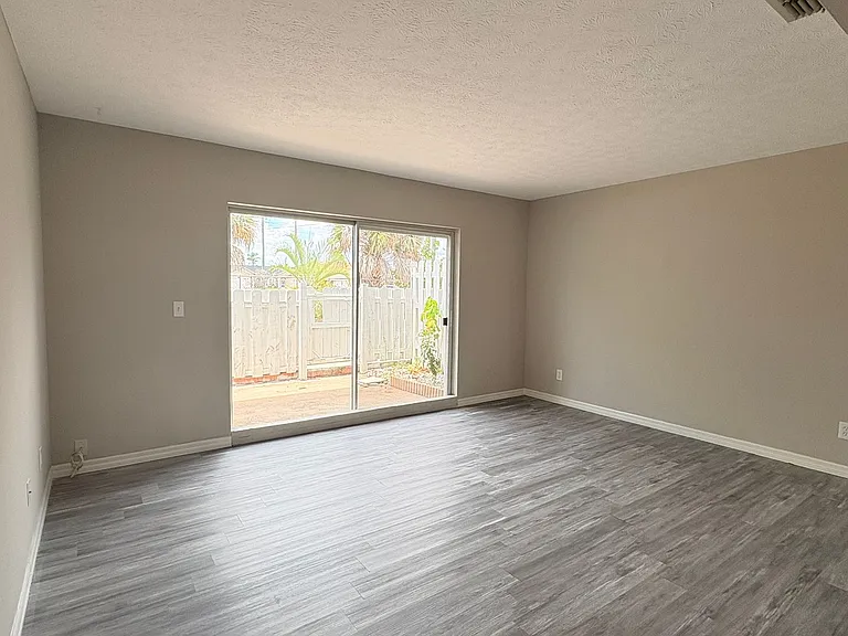 1123 SW 48th Ter #104 — Photo 9