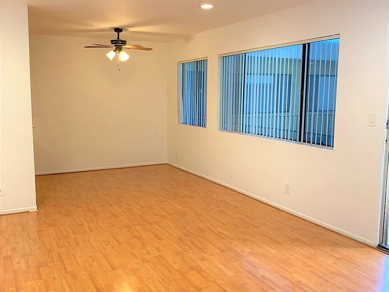 5246 Agnes Ave #204 — Photo 9