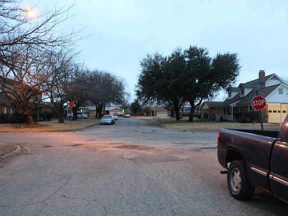 4th image of 425 Deer Creek Rd