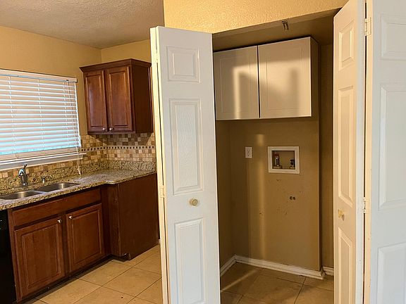2nd image of 514 Goldleaf Dr