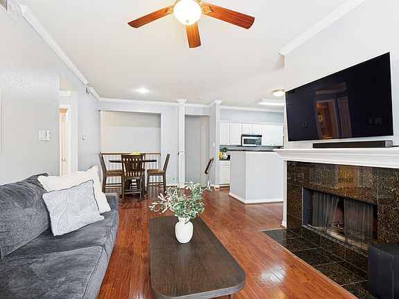 3rd image of 2524 Preston Rd APT 203