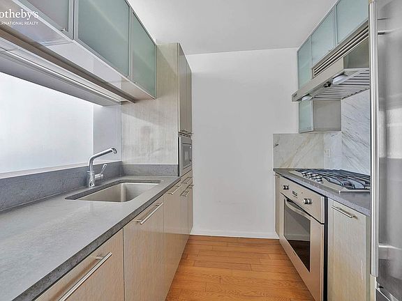 3rd image of 200 Chambers St APT 6S