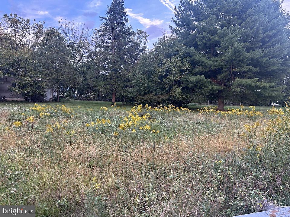 2nd image of 3051 Claremont Rd