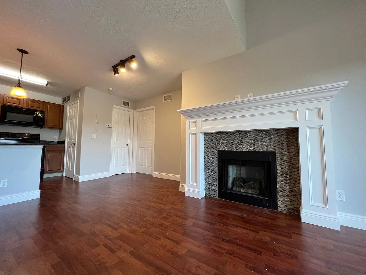 Beautiful 1/1 Condo in Gated Lakefront Community of Altamonte Springs! — Photo 3