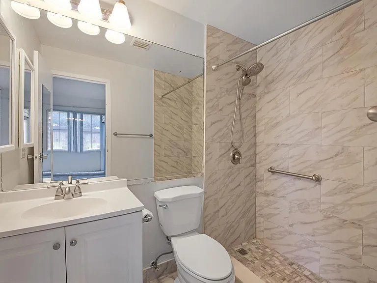 274 Seville Ct #L — Photo 10