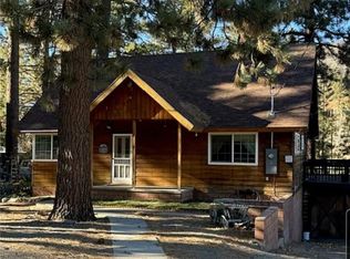 518 Mountain View Ave, Wrightwood, CA 92397