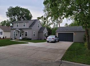 29932 Balmoral St, Garden City, MI 48135