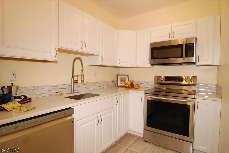 1 bed, 1.0 bath, $1,895 — Photo 4
