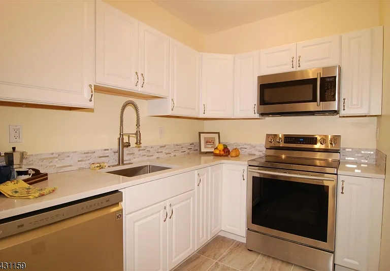 124 E Main St #209 — Photo 4