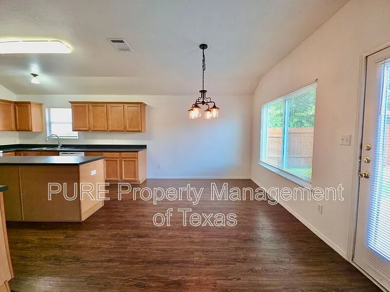 3007 Zachary Ln — Photo 10