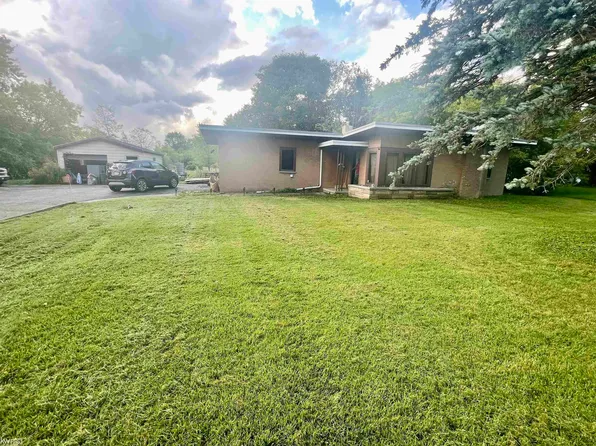 1471 Iva St, Burton, MI 48509