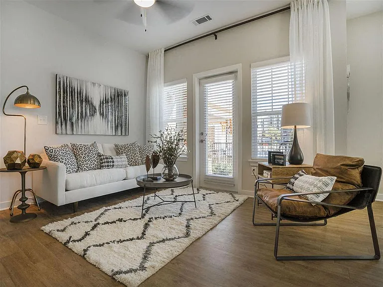 Pointe at Prosperity Village Apartments — Photo 33