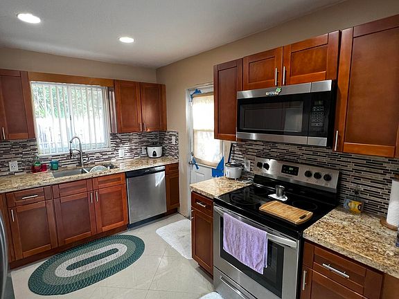 3rd image of 167 Pearl Ave
