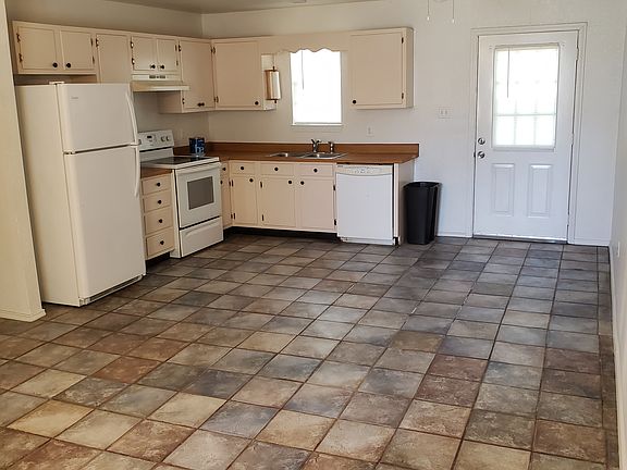 3rd image of 605 College St APT A