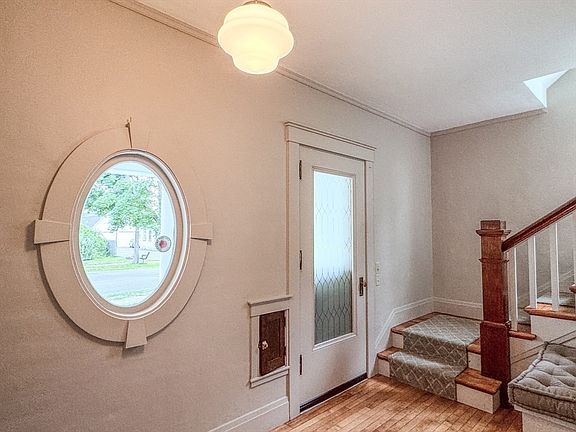 4th image of 8 Davis St