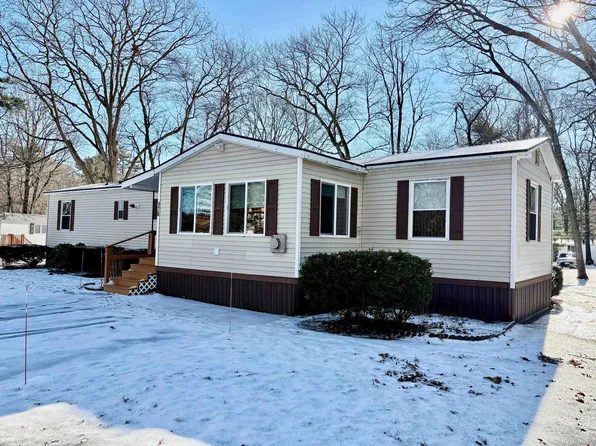 176 Lower Collins Street, Seabrook, NH 03874
