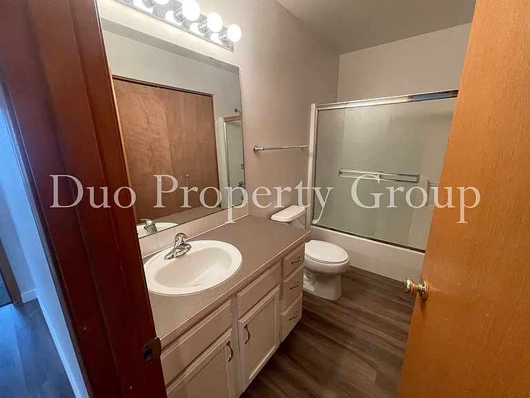 606 S 41st Ct — Photo 13