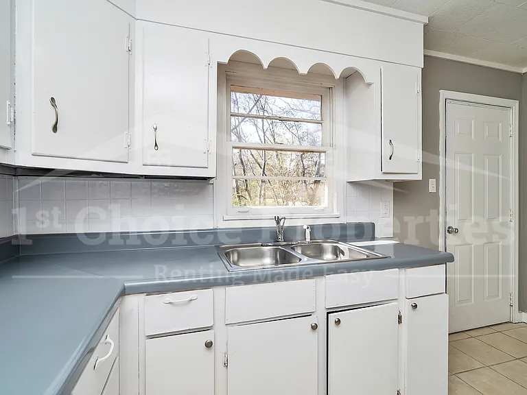832 Alden Ave — Photo 11