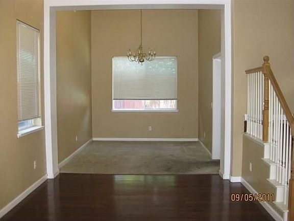 3rd image of 191 Oak Crest Ct